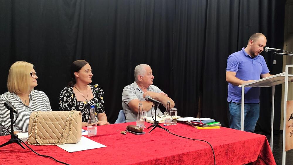 <p>U okviru tribine „Svobodijada“ o piscu koji je neumorno „pričao“ o poraženom čovjeku 20. vijeka, čak i onda kada tu priču mnogi nijesu htjeli, ili umjeli, da čuju, govorili su profesorka Lidija Tomić, akademik Jovan Delić, Radoje Femić i urednica „Svobodijade“, književnica Milica Bakrač</p>