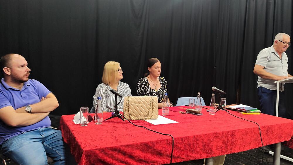 <p>U okviru tribine „Svobodijada“ o piscu koji je neumorno „pričao“ o poraženom čovjeku 20. vijeka, čak i onda kada tu priču mnogi nijesu htjeli, ili umjeli, da čuju, govorili su profesorka Lidija Tomić, akademik Jovan Delić, Radoje Femić i urednica „Svobodijade“, književnica Milica Bakrač</p>