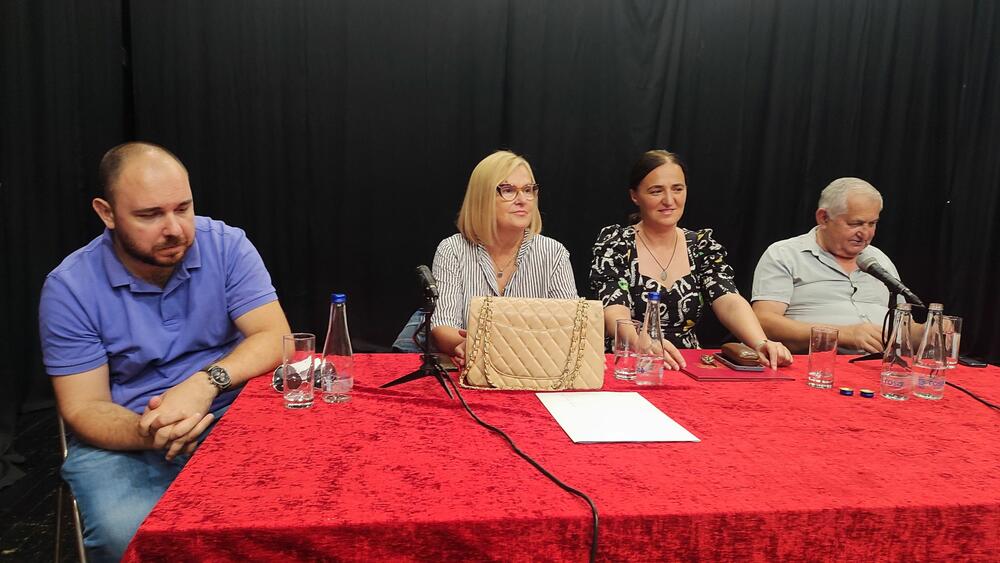 <p>U okviru tribine „Svobodijada“ o piscu koji je neumorno „pričao“ o poraženom čovjeku 20. vijeka, čak i onda kada tu priču mnogi nijesu htjeli, ili umjeli, da čuju, govorili su profesorka Lidija Tomić, akademik Jovan Delić, Radoje Femić i urednica „Svobodijade“, književnica Milica Bakrač</p>