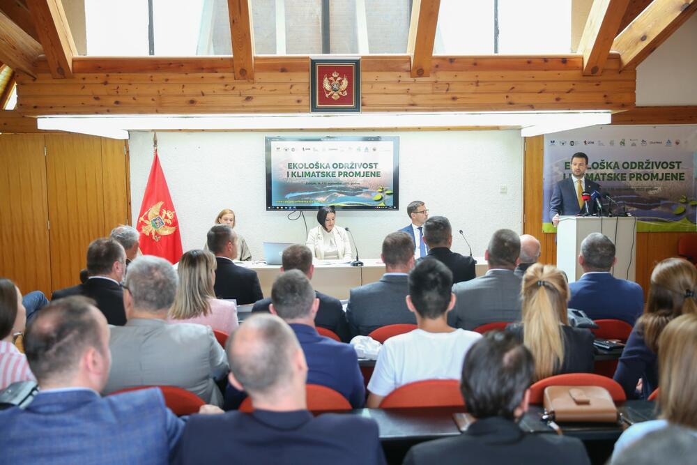 <p>"Čvrsto vjerujem da ekološka, ekonomska i socijalna komponenta društva mogu činiti jedinstven sklad i moji napori će biti usmjereni u pravcu ohrabrivanja novih inicijativa i pragmatičnog prustupa koji će inspirisati sve društvene činioce na dalje korake", saopštio je Milatović</p>