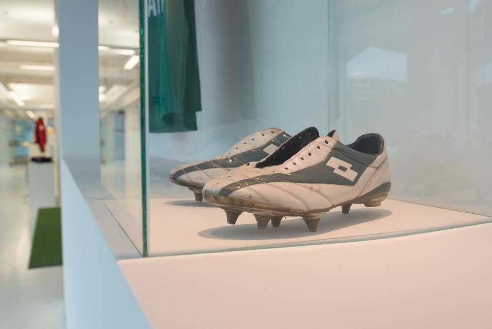 <p>Na Cetinju otvorena izložba "Pravi san velikih prijatelja - fudbal u Crnoj Gori"</p>