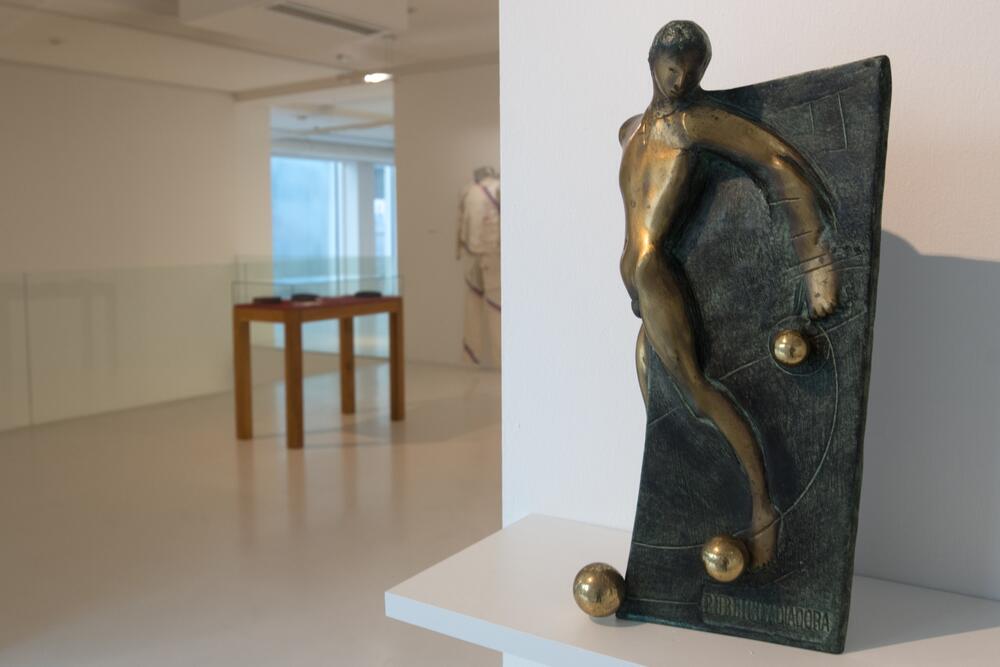 <p>Na Cetinju otvorena izložba "Pravi san velikih prijatelja - fudbal u Crnoj Gori"</p>