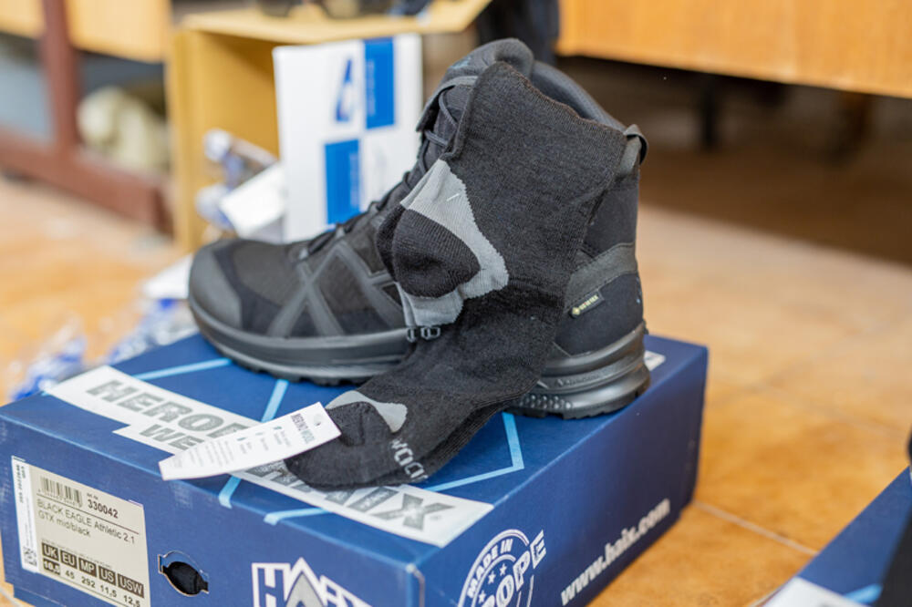 <p>„Ova donirana oprema je mali znak pažnje Graničnoj policiji i nadamo se da će umnogome olakšati njihovo svakodnevno hvatanje u koštac sa različitim nelegalnim aktivnostima, što će direktno uticati na poboljšanje situacije kad su u pitanju pelikani na jezeru“, kazala je Lekić</p>