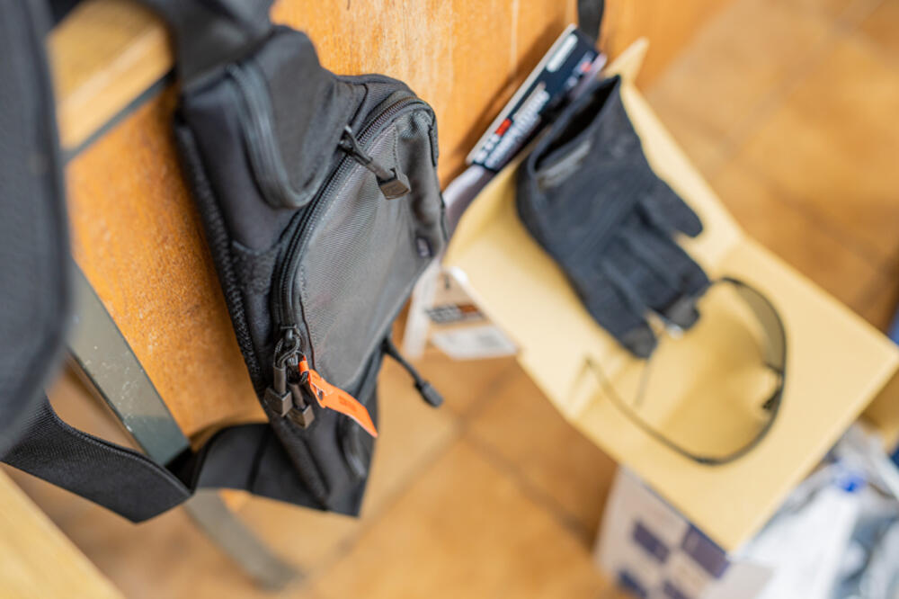 <p>„Ova donirana oprema je mali znak pažnje Graničnoj policiji i nadamo se da će umnogome olakšati njihovo svakodnevno hvatanje u koštac sa različitim nelegalnim aktivnostima, što će direktno uticati na poboljšanje situacije kad su u pitanju pelikani na jezeru“, kazala je Lekić</p>