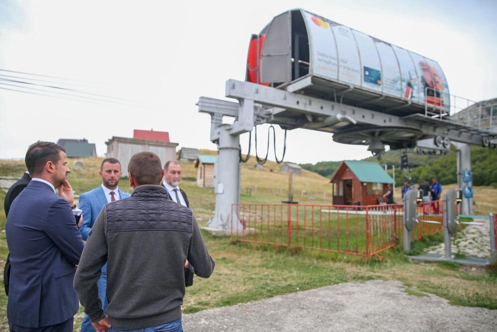 <p>"Čvrsto vjerujem da ekološka, ekonomska i socijalna komponenta društva mogu činiti jedinstven sklad i moji napori će biti usmjereni u pravcu ohrabrivanja novih inicijativa i pragmatičnog prustupa koji će inspirisati sve društvene činioce na dalje korake", saopštio je Milatović</p>