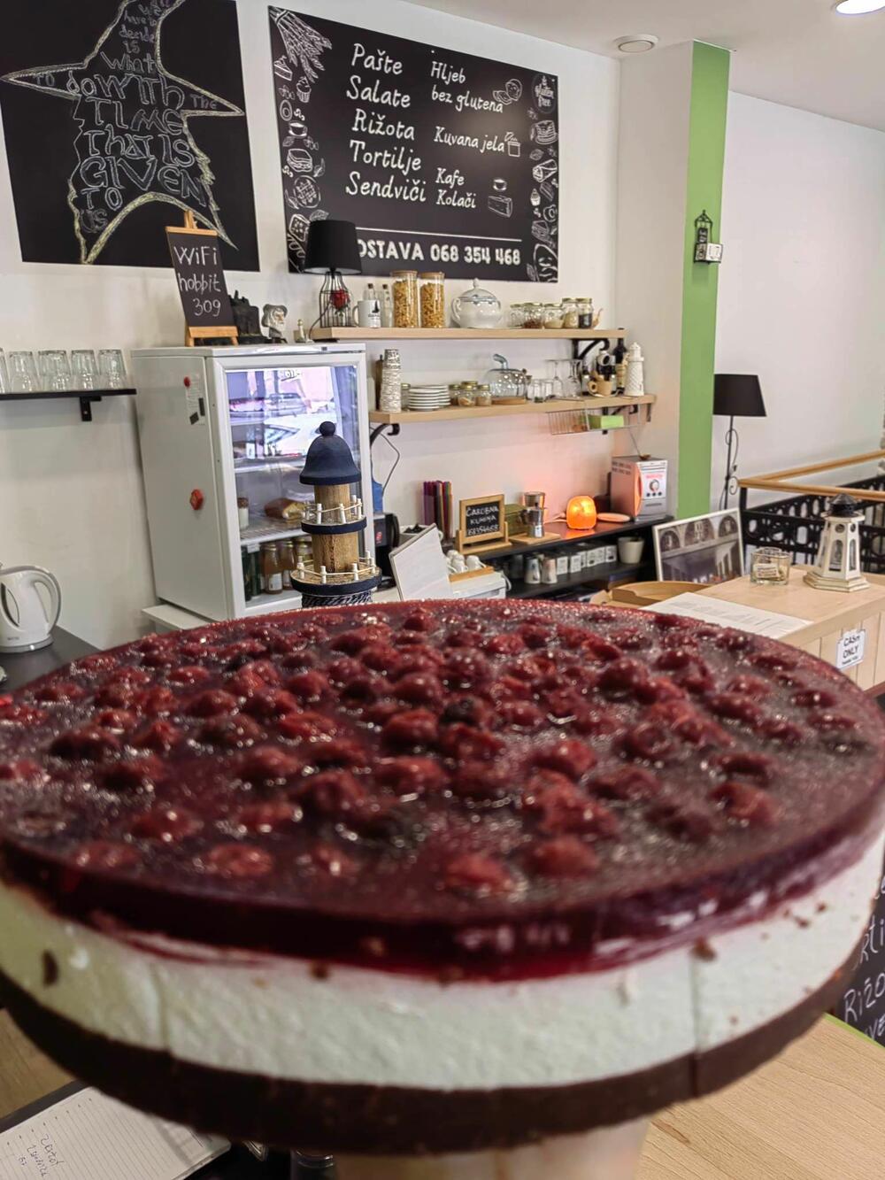 <p>Čarobna kuhinja “Gandalf”, u Podgorici u Vučedolskoj ulici, jedini je restoran u gradu u kome možete dobiti jela bez glutena bezbjedna za sve kojima je bezglutenska ishrana potrebna iz bilo kog razloga.</p>