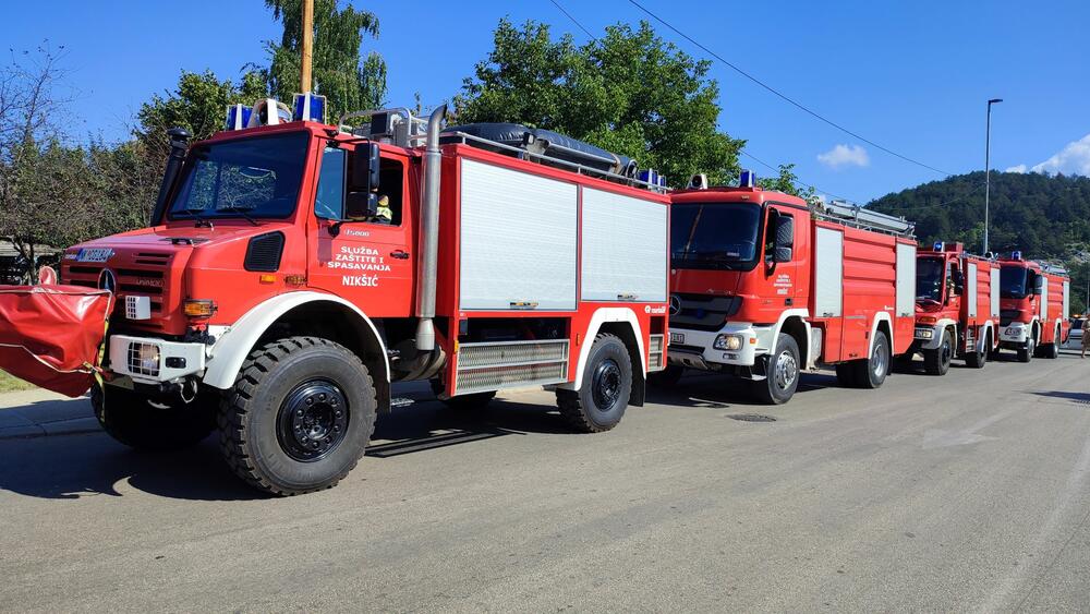 <p>Vatrogasni dom površine 2.500 kvadrata gradiće se na parceli od 5.000 metara kvadratnih, korisne površine oko 3.500 kvadrata, a vrijednost ukupnog projekta je 3,3 miliona eura<br /> </p>