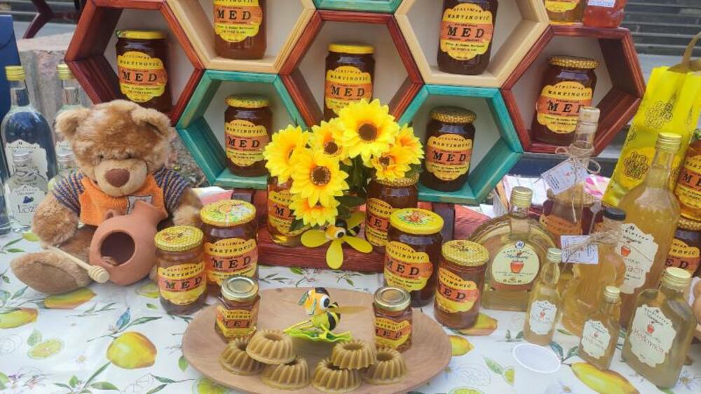 <p>„Opština Nikšić će uvijek biti tu da ove dane podrži, jer kada nešto stekne takav kontinuitet i tradiciju, onda ono mora imati podršku i u budućnosti, pa se nadam da ćemo ovdje proslaviti i 40. Dane meda", kazao je predsjednik Opštine</p>