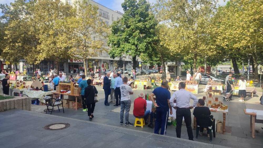 <p>„Opština Nikšić će uvijek biti tu da ove dane podrži, jer kada nešto stekne takav kontinuitet i tradiciju, onda ono mora imati podršku i u budućnosti, pa se nadam da ćemo ovdje proslaviti i 40. Dane meda", kazao je predsjednik Opštine</p>