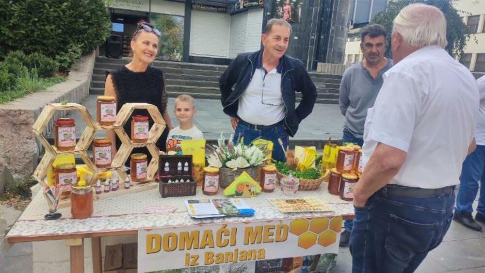 <p>„Opština Nikšić će uvijek biti tu da ove dane podrži, jer kada nešto stekne takav kontinuitet i tradiciju, onda ono mora imati podršku i u budućnosti, pa se nadam da ćemo ovdje proslaviti i 40. Dane meda", kazao je predsjednik Opštine</p>