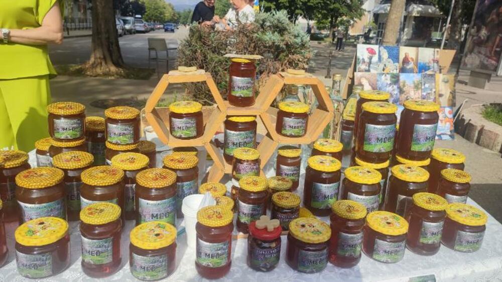 <p>„Opština Nikšić će uvijek biti tu da ove dane podrži, jer kada nešto stekne takav kontinuitet i tradiciju, onda ono mora imati podršku i u budućnosti, pa se nadam da ćemo ovdje proslaviti i 40. Dane meda", kazao je predsjednik Opštine</p>