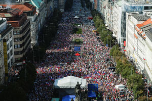 Češka: Hiljade u Pragu protiv vlade, EU i NATO dok je u Ostravi...