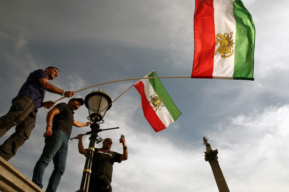 <p>Gradonačelnica Pariza An Idalgo poručila je da će jedan park u tom gradu ponijeti Aminino ime, rekavši da je ona „simbol herojskog otpora u Iranu”</p>