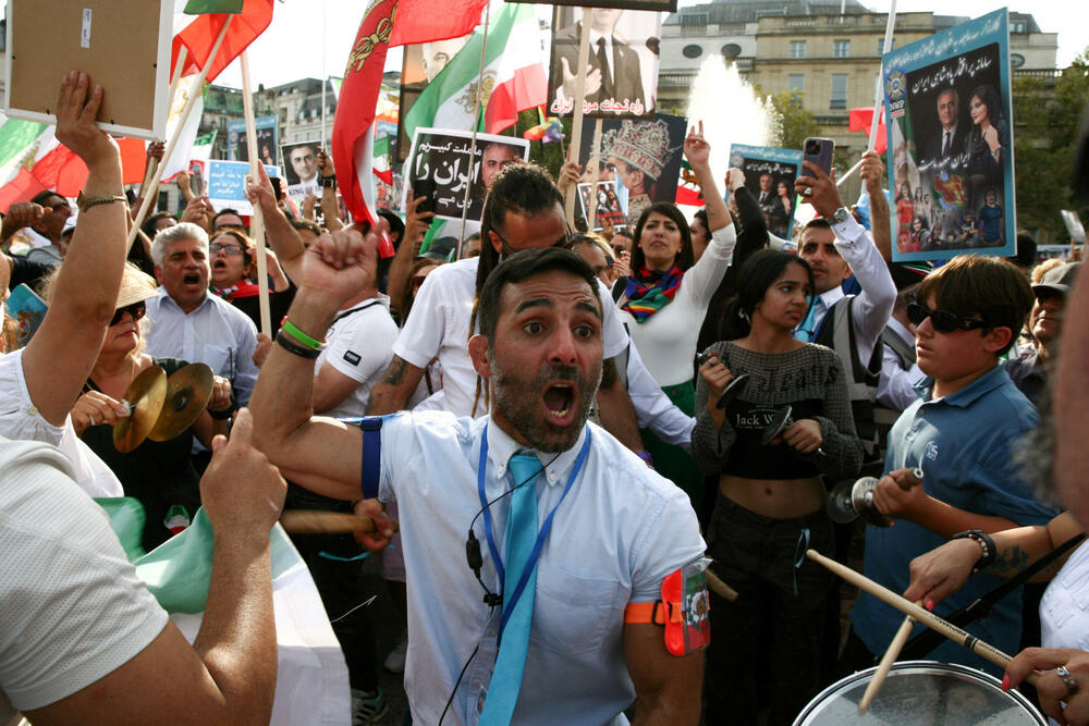 <p>Gradonačelnica Pariza An Idalgo poručila je da će jedan park u tom gradu ponijeti Aminino ime, rekavši da je ona „simbol herojskog otpora u Iranu”</p>