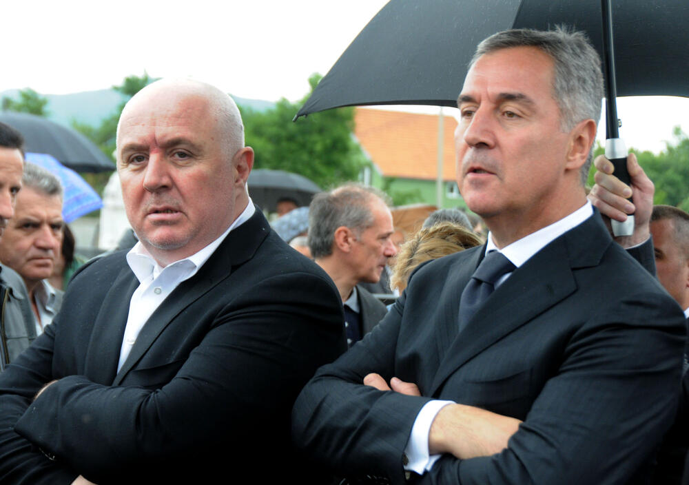 Prva banka je u Acove ruke prešla tokom sumnjivih privatizacija kojima je rukovodio njegov brat: Aco i Milo Đukanović