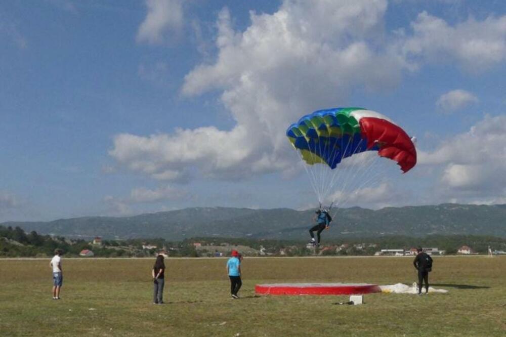 Završen šesti Kup Nikšića u padobranstvu, Foto: Opština Nikšić
