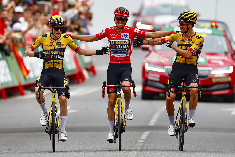 Tour and Giro champions Vingegord and Roglič with Vuelta winner Kus, Photo: La Vuelta (X)