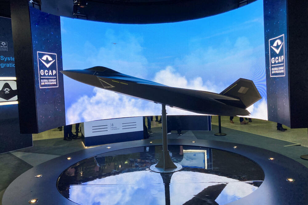 Model novog borbenog aviona izložen na sajmu u Londonu, Foto: Rojters