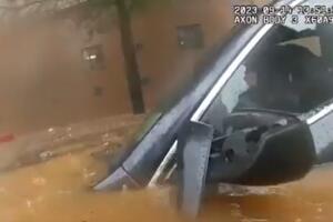 VIDEO Poplava u Atlanti: Policajac spasio vozača iz auta