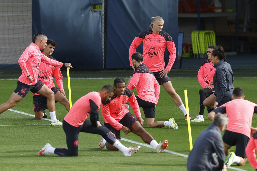 Branilac titule na startu čeka Crvenu zvezdu: fudbaleri Mančester sitija na treningu, Foto: Reuters/Jason Cairnduff