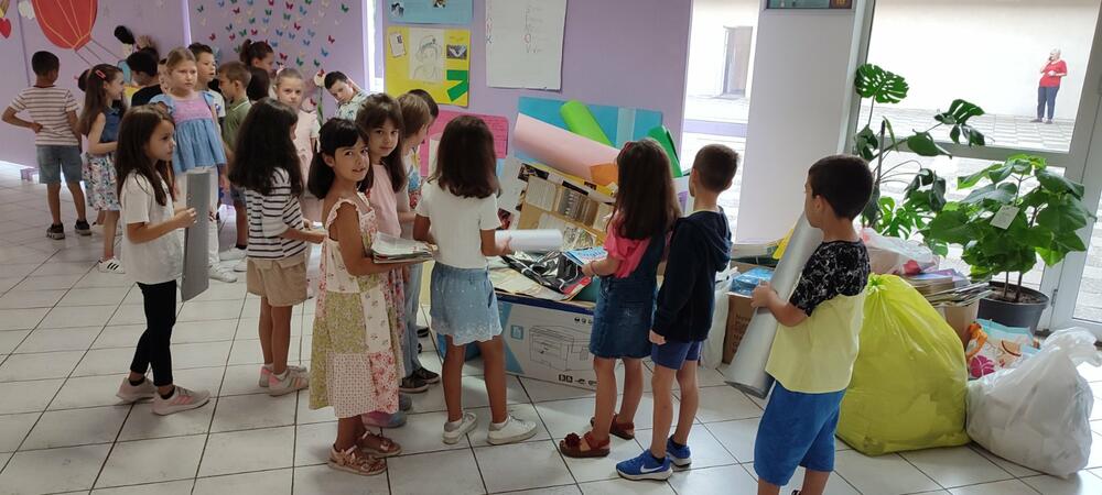 <p>"U saradnji sa upravom OŠ "Božidar Vuković Podgoričanin" organizovana je edukativna radionica na reciklažnom dvorištu na Koniku"</p>