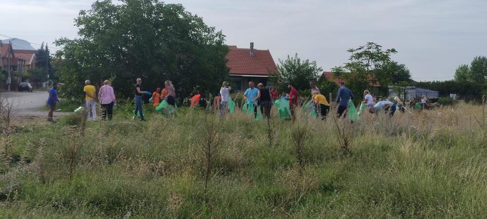 <p>"U saradnji sa upravom OŠ "Božidar Vuković Podgoričanin" organizovana je edukativna radionica na reciklažnom dvorištu na Koniku"</p>