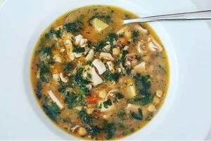 Miris mora: Gusta supa sa lignjama, leblebijom i spanaćem