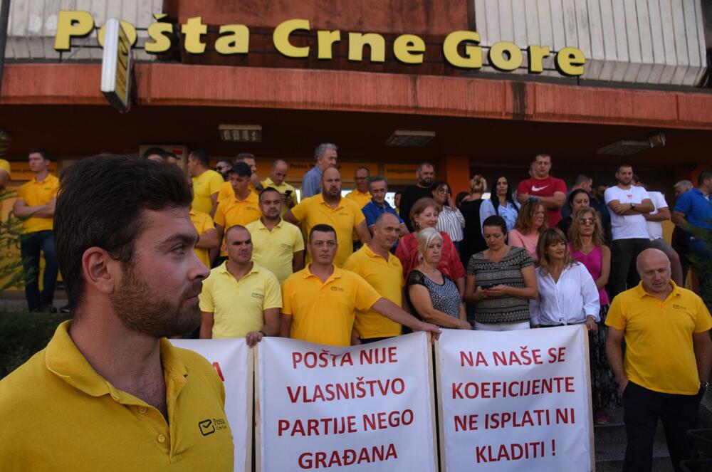 <p>Zaposleni traže povećanje zarada za 30 odsto, iz uprave navode da o tome mogu razgovarati nakon završetka devetomjesečnog poslovnog izvještaja</p>