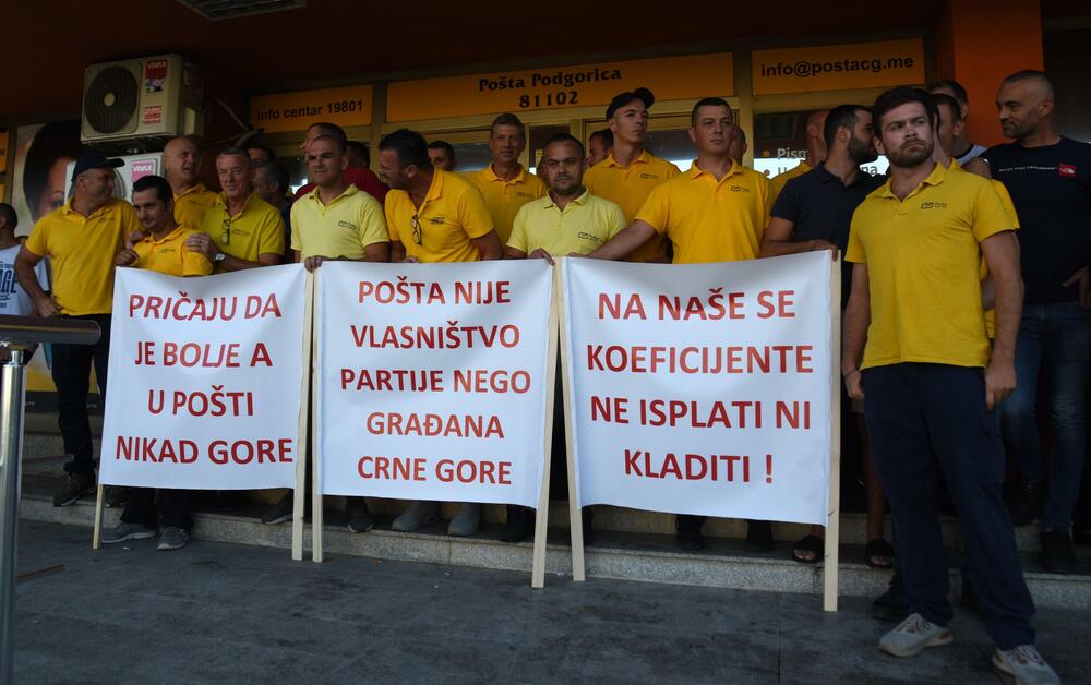 <p>Zaposleni traže povećanje zarada za 30 odsto, iz uprave navode da o tome mogu razgovarati nakon završetka devetomjesečnog poslovnog izvještaja</p>