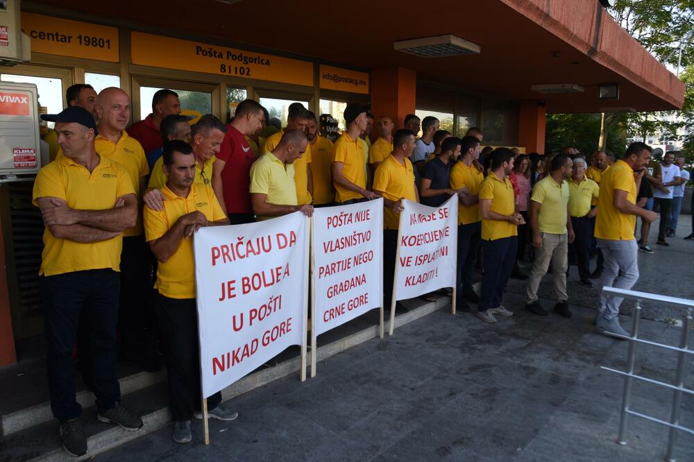 <p>Zaposleni traže povećanje zarada za 30 odsto, iz uprave navode da o tome mogu razgovarati nakon završetka devetomjesečnog poslovnog izvještaja</p>