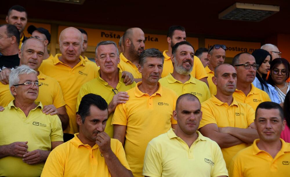 <p>Zaposleni traže povećanje zarada za 30 odsto, iz uprave navode da o tome mogu razgovarati nakon završetka devetomjesečnog poslovnog izvještaja</p>