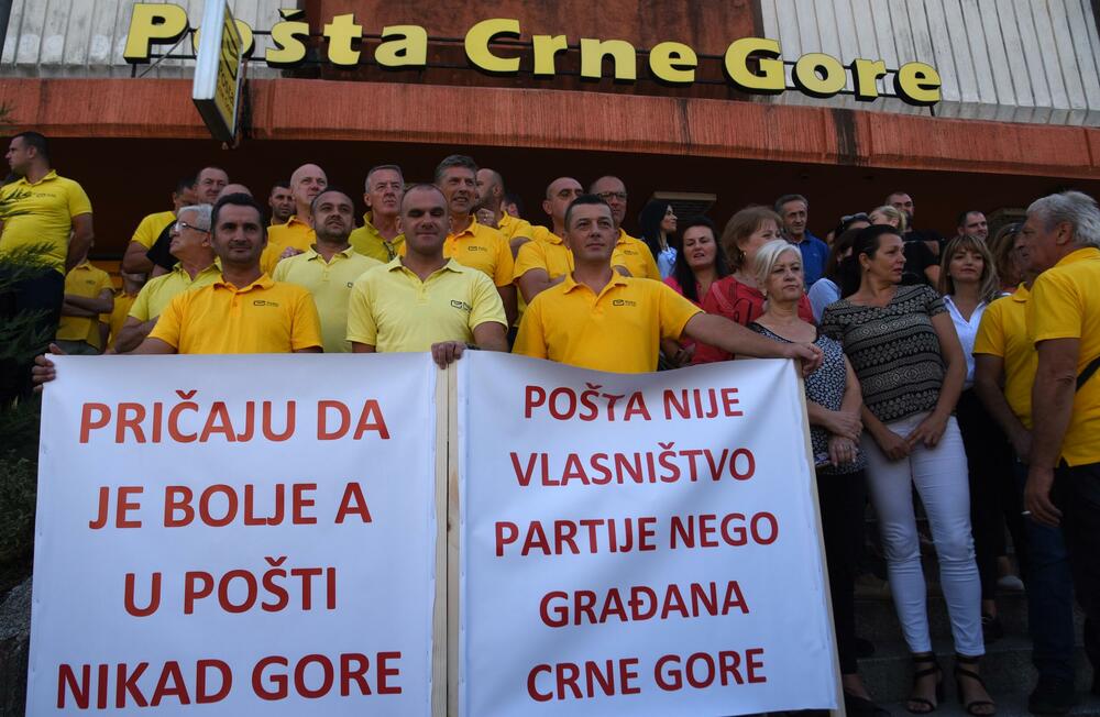 <p>Zaposleni traže povećanje zarada za 30 odsto, iz uprave navode da o tome mogu razgovarati nakon završetka devetomjesečnog poslovnog izvještaja</p>