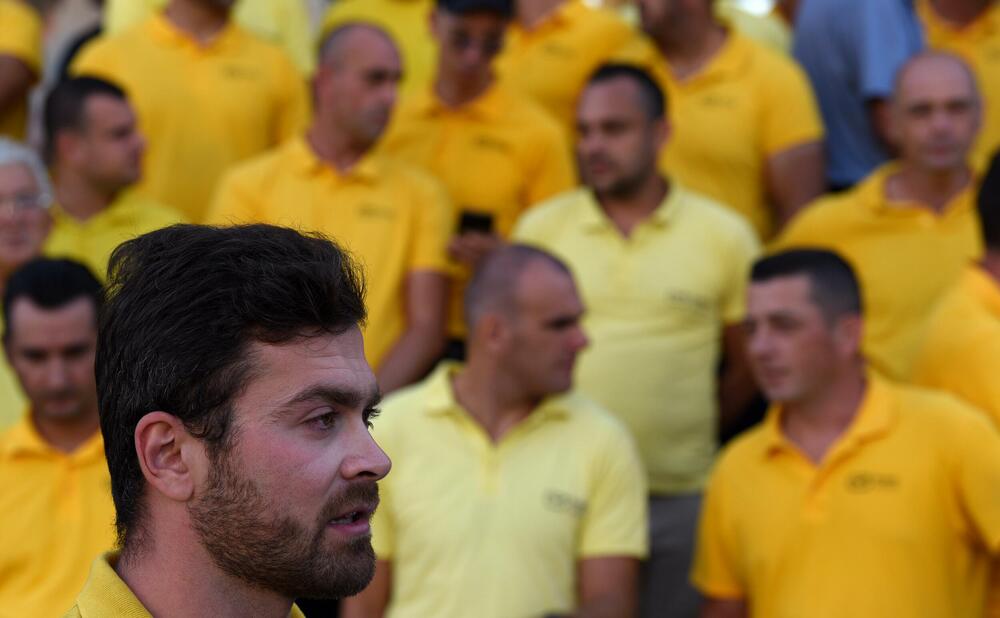 <p>Zaposleni traže povećanje zarada za 30 odsto, iz uprave navode da o tome mogu razgovarati nakon završetka devetomjesečnog poslovnog izvještaja</p>