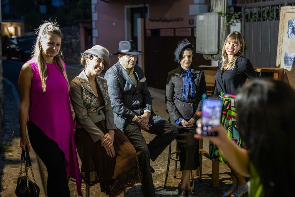 <p>Producent Mitar Miranović u utorak veče realizovao je događaj čiji je centralni motiv bio “Moda u Podgorici u prvim decenijama XX vijeka”, a posjetioci su uživali u raznovrsnom i atraktivnom sadržaju</p>