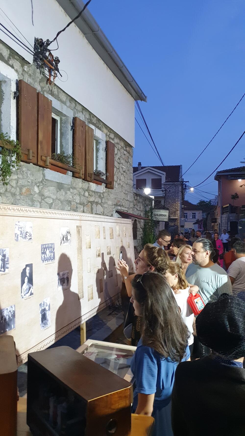 <p>Producent Mitar Miranović u utorak veče realizovao je događaj čiji je centralni motiv bio “Moda u Podgorici u prvim decenijama XX vijeka”, a posjetioci su uživali u raznovrsnom i atraktivnom sadržaju</p>