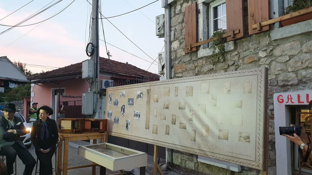 <p>Producent Mitar Miranović u utorak veče realizovao je događaj čiji je centralni motiv bio “Moda u Podgorici u prvim decenijama XX vijeka”, a posjetioci su uživali u raznovrsnom i atraktivnom sadržaju</p>