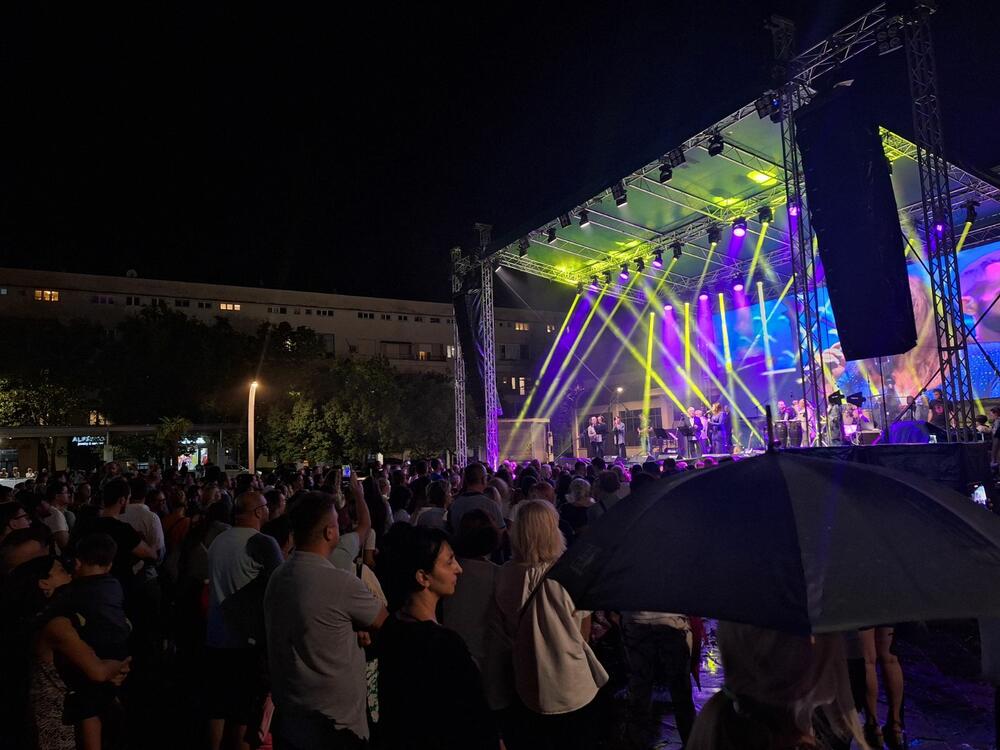 <p>Grupa Makadam osnovana je 1978. u Titogradu. Prvu postavku činili su Mirsad Serhatlić, Miodrag Radonjić, Savino Batanov, Zlatko Zakrajšek i Josip Kestner</p>