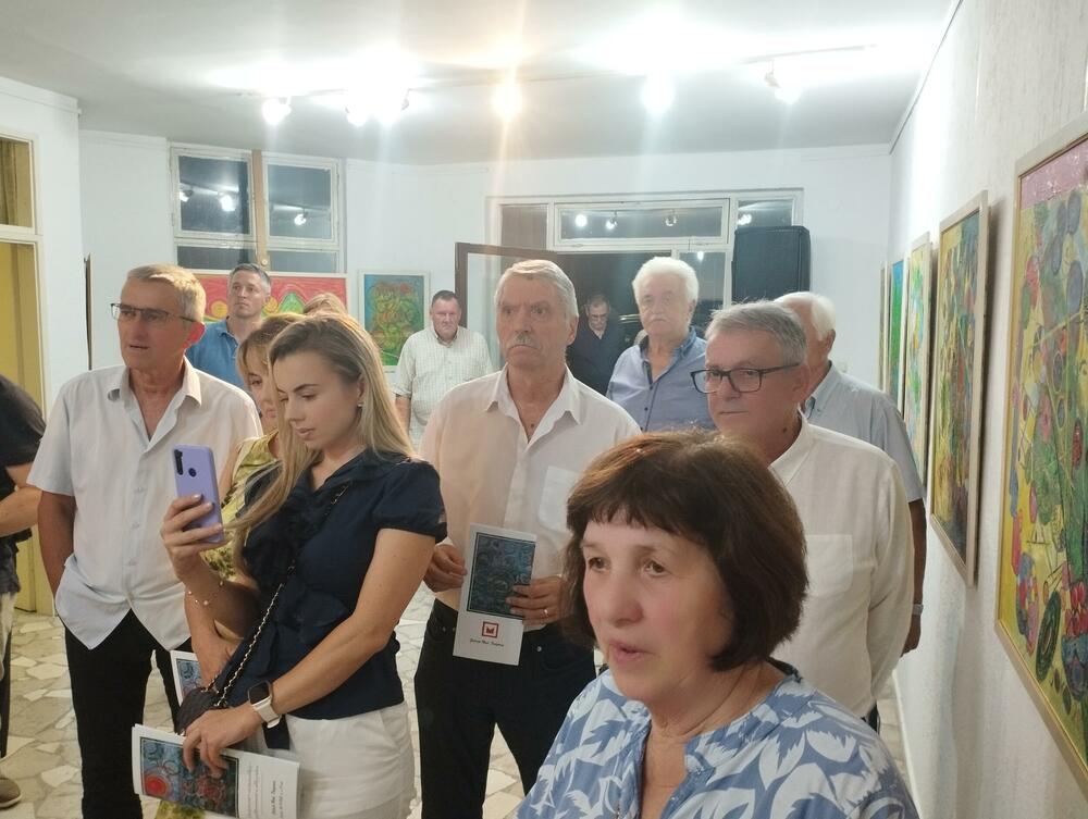 <p>Izložba slika prof. dr matematike Đoka Markovića, otvorena je u utorak veče u galeriji “Most” u Podgorici</p>