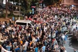 "Serbia against violence": Demanding resignations in front of the RTS building