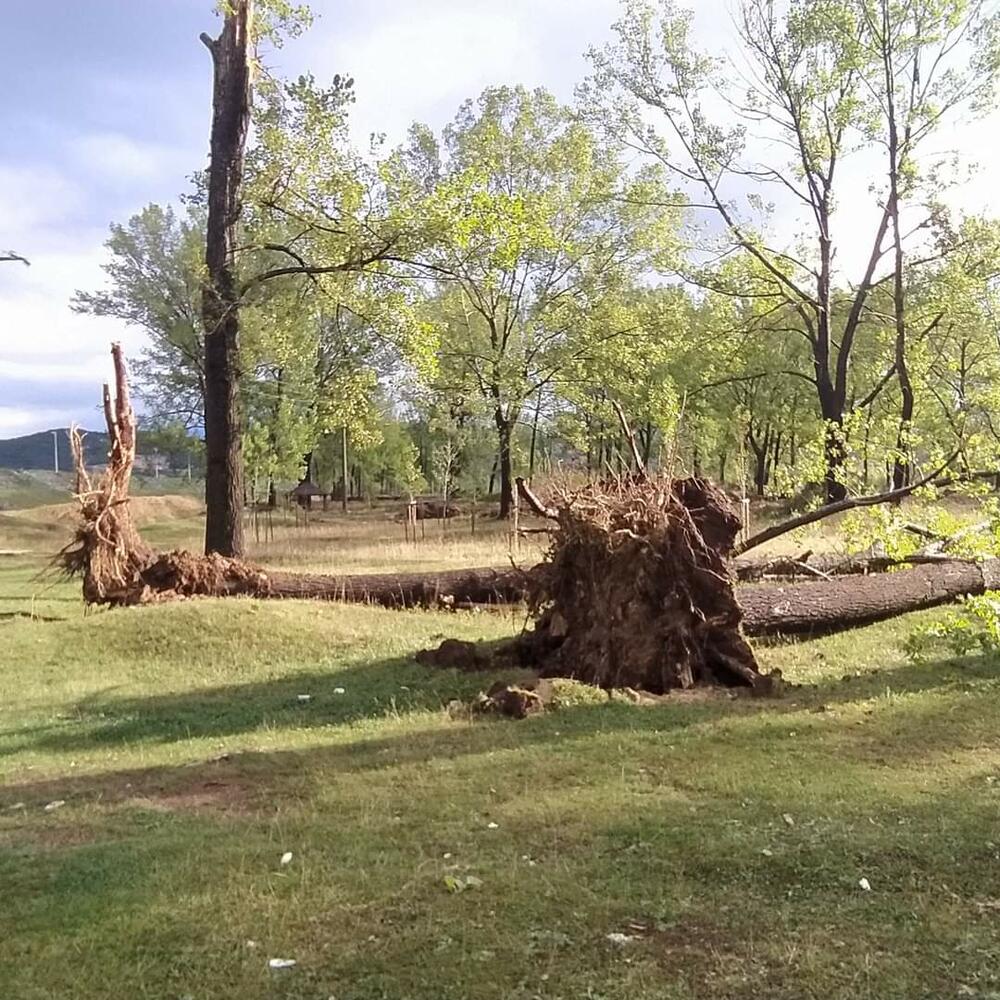 <p>Tokom večeri duvao jak vjetar, i danas se očekuje promjenljivo i svježije vrijeme</p>