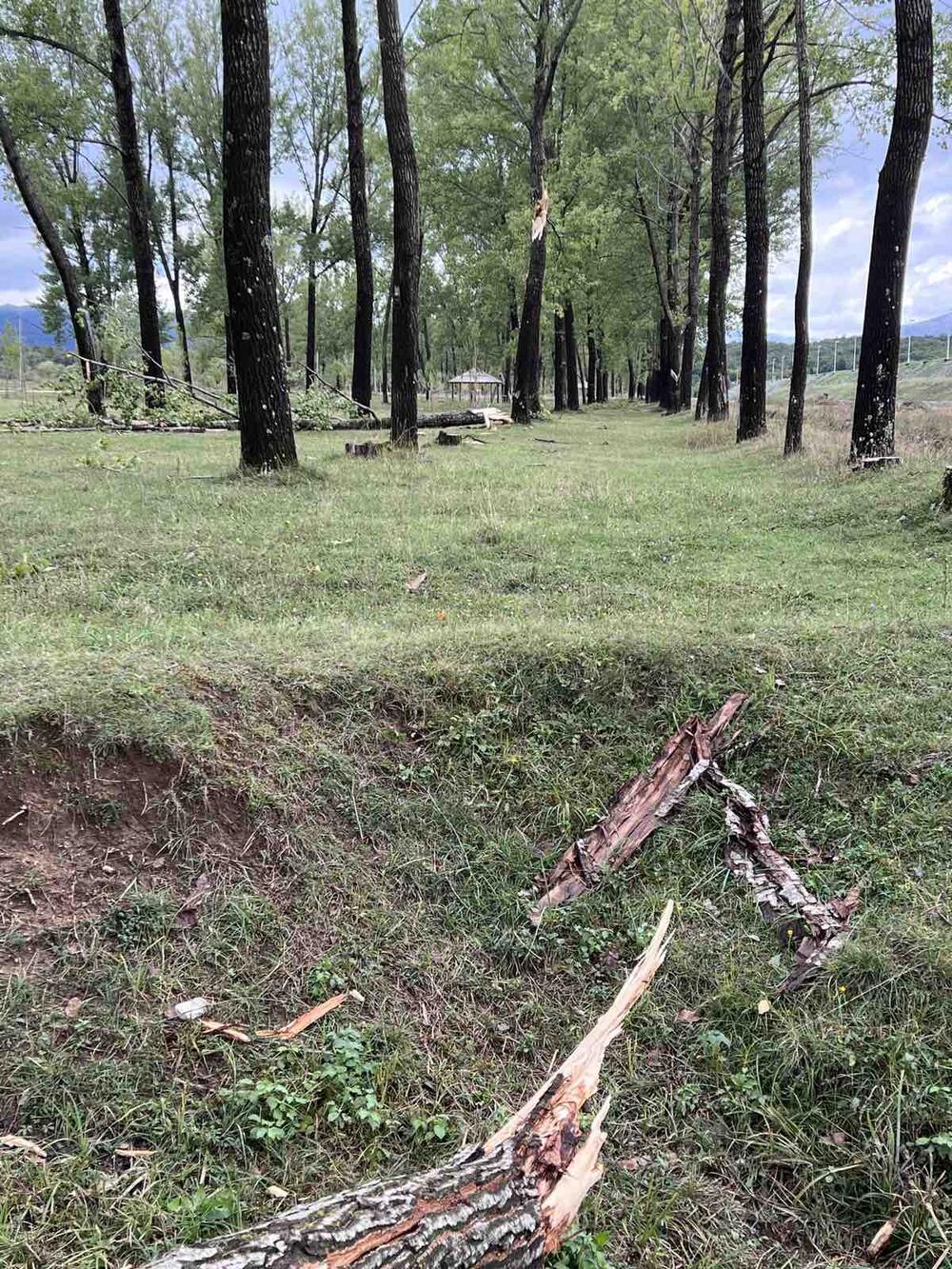 <p>Tokom večeri duvao jak vjetar, i danas se očekuje promjenljivo i svježije vrijeme</p>