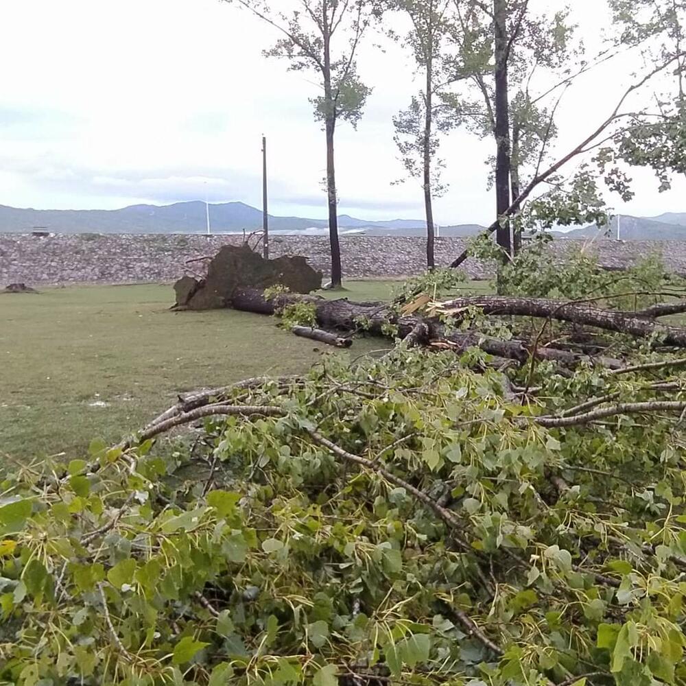 <p>Tokom večeri duvao jak vjetar, i danas se očekuje promjenljivo i svježije vrijeme</p>
