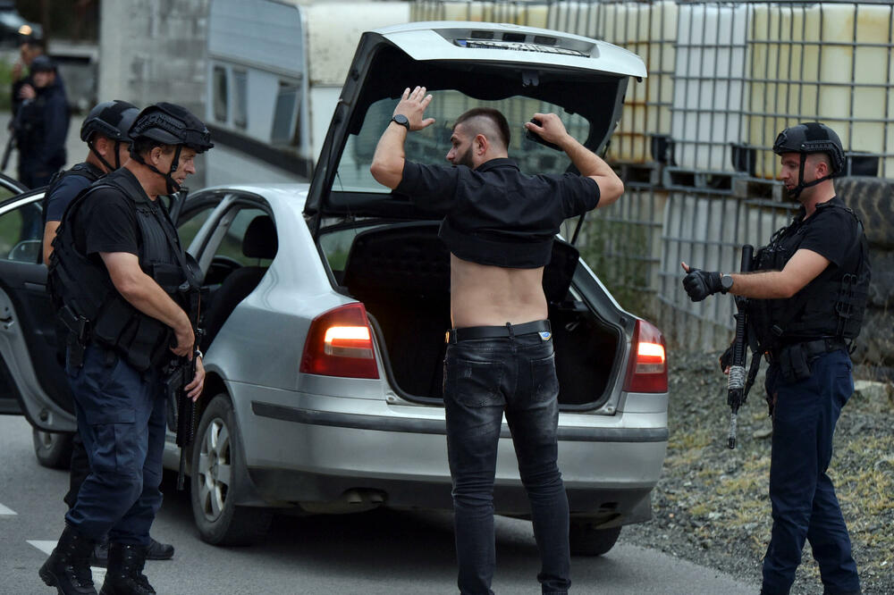 Detalj sa Kosova: Patrola pripadnika kosovske policije, Foto: Reuters