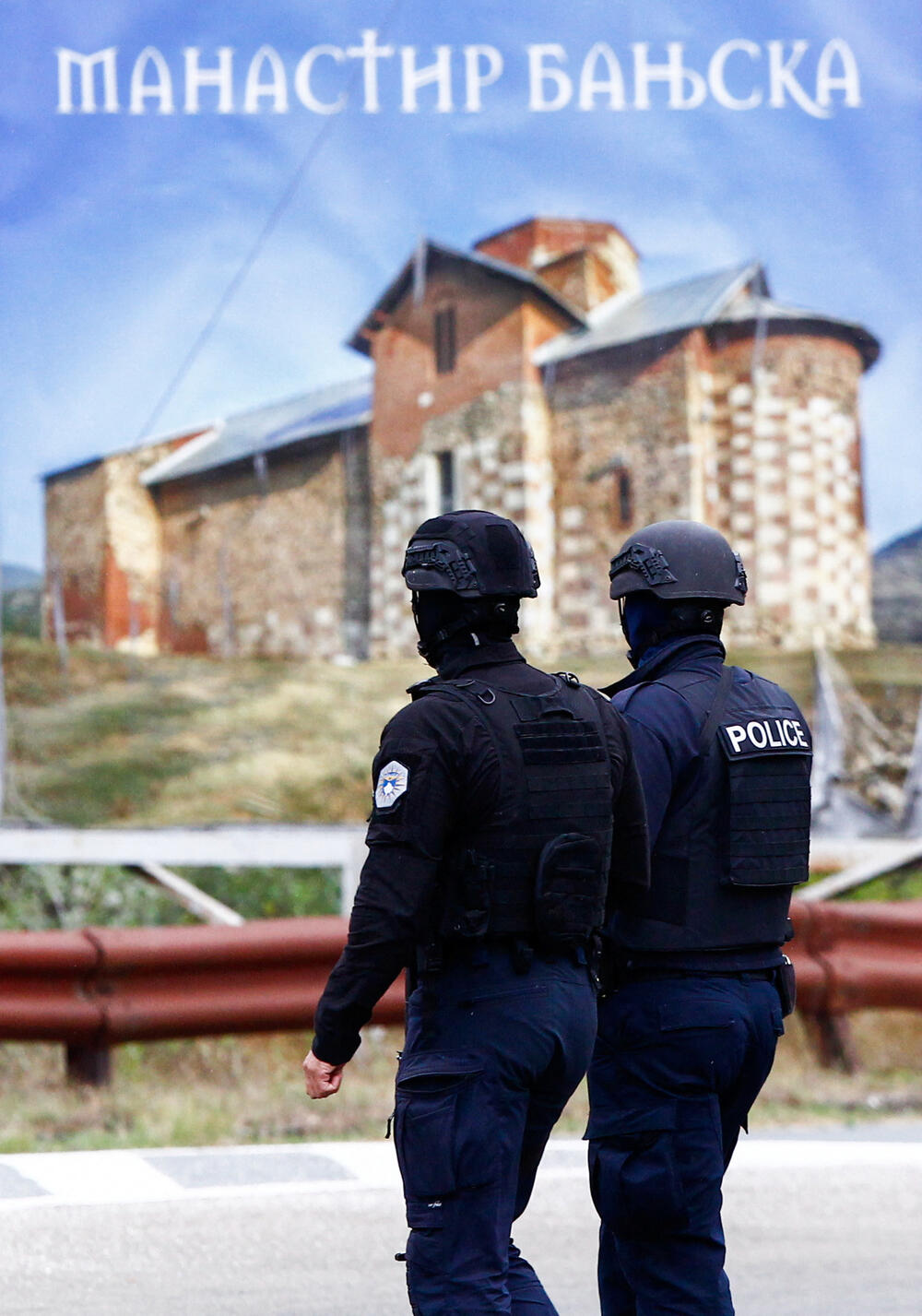 <p>U nedjelju došlo do oružanog sukoba grupe Srba sa kosovskom policijom, koja je tokom noći nastavila akciju pretrage šireg područja sela</p>