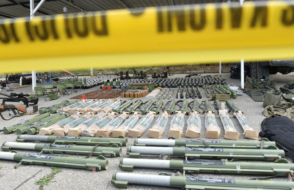 <p>U nedjelju došlo do oružanog sukoba grupe Srba sa kosovskom policijom, koja je tokom noći nastavila akciju pretrage šireg područja sela</p>