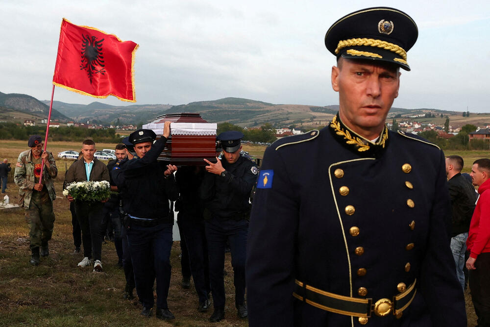 <p>U nedjelju došlo do oružanog sukoba grupe Srba sa kosovskom policijom, koja je tokom noći nastavila akciju pretrage šireg područja sela</p>
