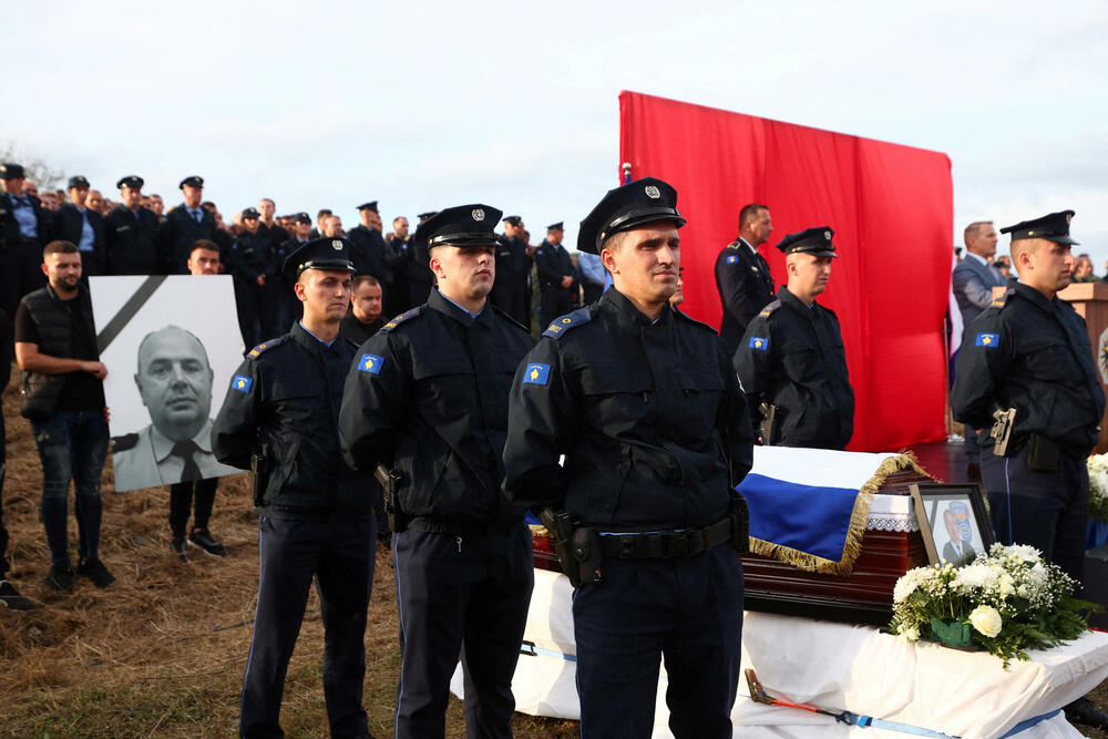 Sa sahrane stradalog kosovskog policajca