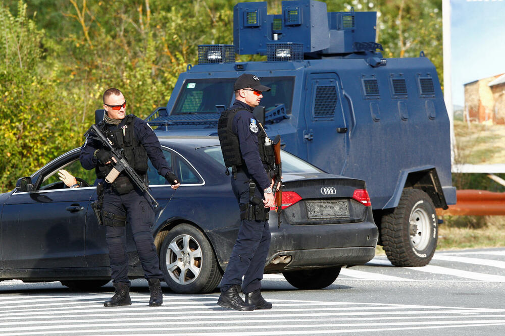 Policija na putu ka selu Banjska, Foto: Reuters