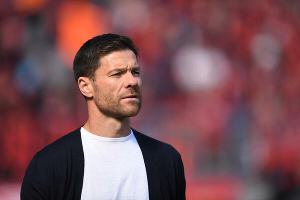 Kad neće Liverpul, hoće Čelsi - Ćabi Alonso je novi trener...