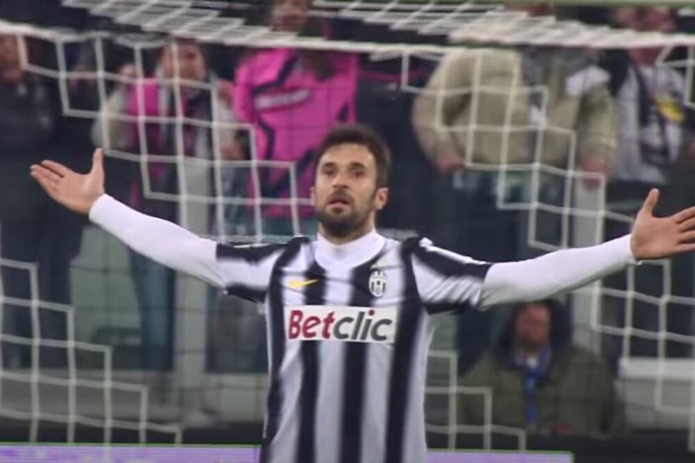 Vučinić dok je nosio dres Juventusa, Foto: Printscreen YouTube/Juventus